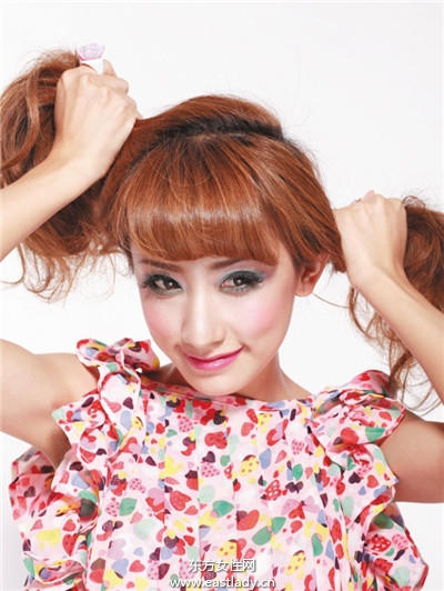 蓬松饱满双团子发提升俏皮少女气息