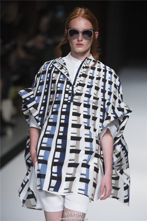 低马尾的几种变化 这样绑立马变小脸