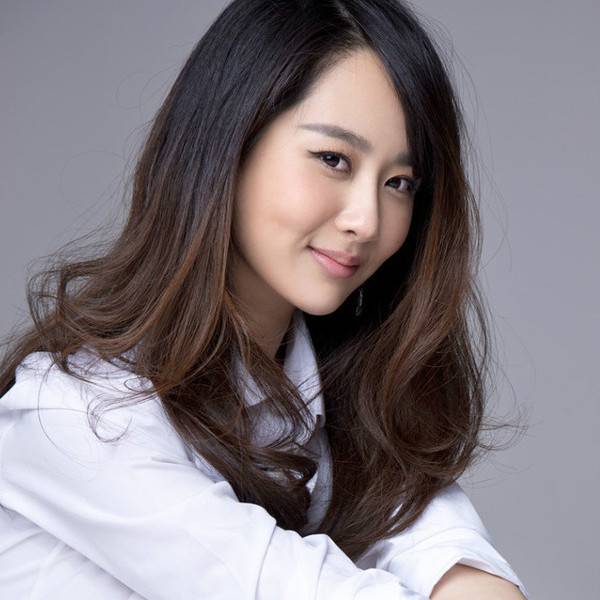 9款时尚职业装发型 轻松帮你打造职场时尚达人范