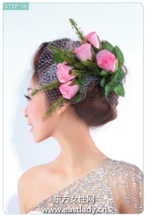 时尚盘发戴上网纱增加朦胧感