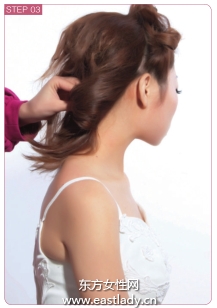 韩式盘发搭配蝴蝶结做性感美少妇