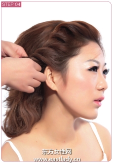 韩式编发发型搭配蝴蝶结很有甜美气质