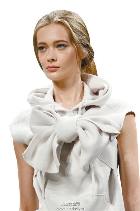 跟明星学绑及肩短发 变身率性女神