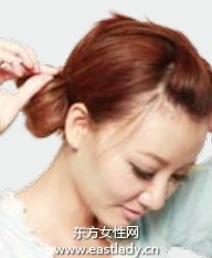 侧团子发辫显示女性干练爽朗性格