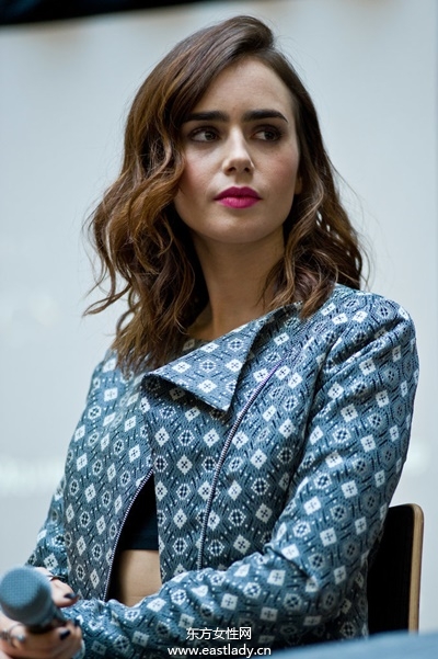 长、短、直、卷全都Hold得住 莉莉柯林斯发型全纪录