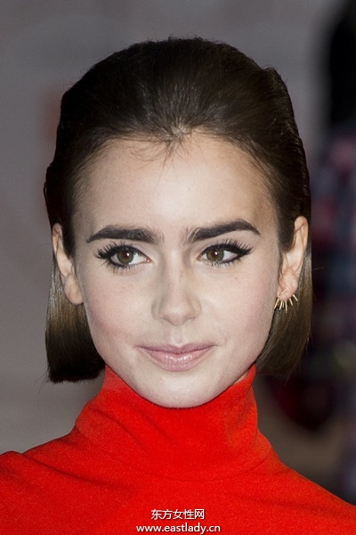 长、短、直、卷全都Hold得住 莉莉柯林斯发型全纪录