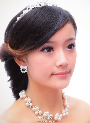 刘海后梳塑造韩式发型