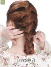 日系娱蚣辫+蝴蝶结发型 上班族扮靓好选择