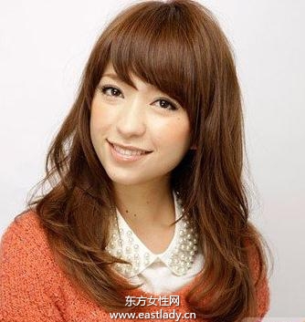 甜美长发烫发发型 尽显清新柔美风范