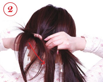 2012流行发型 自然随性反编辫