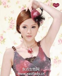 甜心小卷发让脸庞更具线条感和亲切感