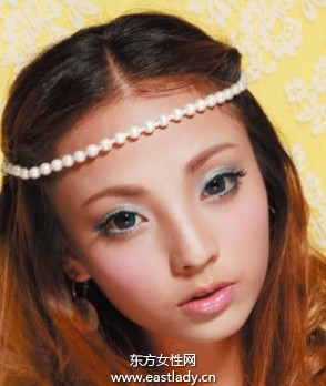 双侧藏刘海散发提升时尚感