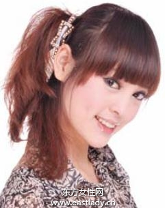 马尾搭配树形夹提升优雅气质