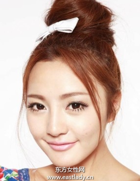 立体圆润高盘发造型展现清爽脸部轮廓