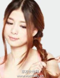 松散侧编发+兔耳发箍打造约会发型