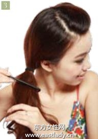 侧拧卷花苞头发型设计在平凡中大放异彩