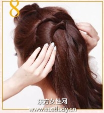 蓬松卷发塑造层次感呈现清爽印象