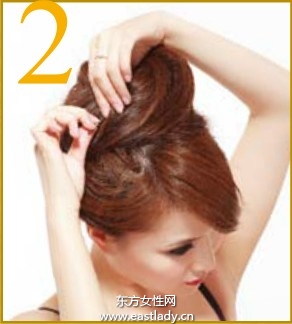 钻箍高盘赫本头营造摩登气质