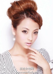 麻花辫式刘海突显淡淡小女人味