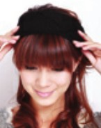 齐耳侧盘发发型打造娴静淑女风