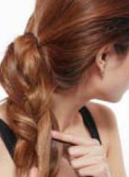 时尚女士假发打造蓬松造型