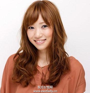 甜美长发烫发发型 尽显清新柔美风范