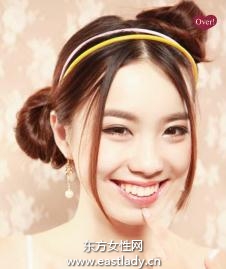 嬉哈风格双丸子发型扎法