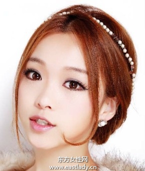 中分盘发发型很有公主范