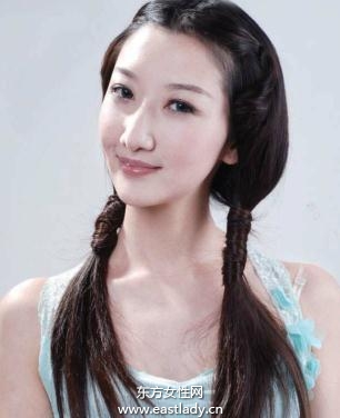 双排低马尾发型设计 塑造邻家女孩柔美风范