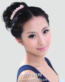 紧致双蜈蚣辫稳重增加亲切感