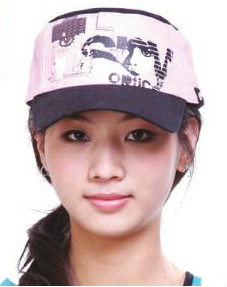 中长发戴帽发型 让你显得既时尚又酷感十足