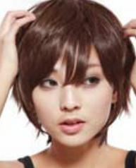 时尚女士假发打造蓬松造型