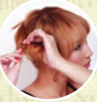 倒梳手法打造蓬松感盘发发型