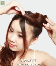 嬉哈风格双丸子发型扎法