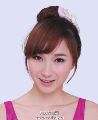 韩式花苞头发型设计透露女性酷感味道