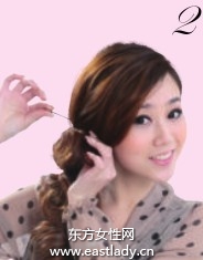 艺术感十足卷发造型 简单但不平庸