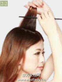 松散侧编发+兔耳发箍打造约会发型