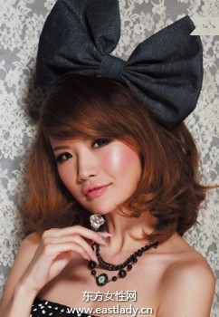 米奇女卷发发型突出时尚感