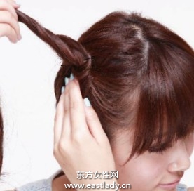 侧旋拧法发型设计摆脱翘起发型