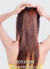 顺直披肩长发更显女性坚毅俏皮