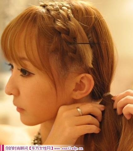 DIY韩式发箍编发 让你散发独特甜美魅力