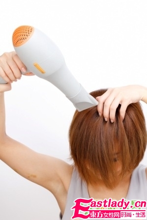 用卷发棒给短发卷发的方法