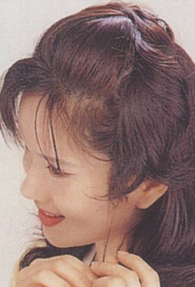 改变发尾卷向 打造妩媚气质