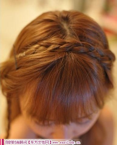 DIY韩式发箍编发 让你散发独特甜美魅力