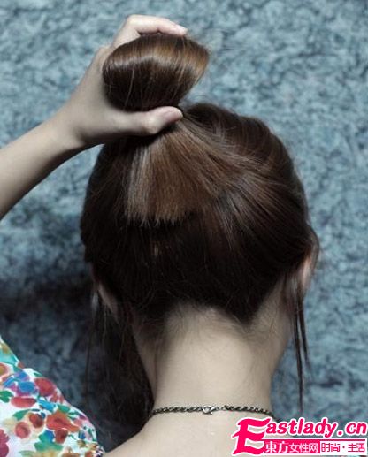 2012新款气质鸟窝发型 时尚味十足