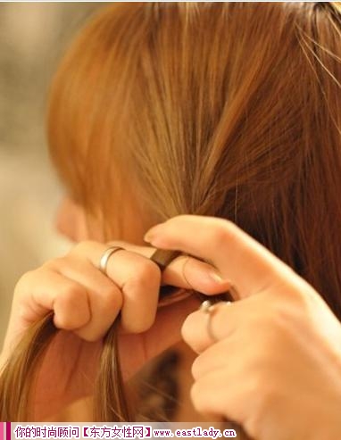 DIY韩式发箍编发 让你散发独特甜美魅力