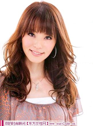 利用发夹DIY出漂亮卷发发型