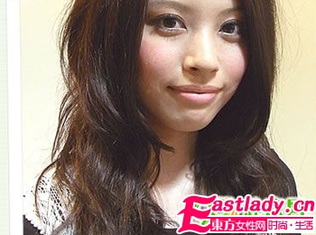 盛夏发型技巧 让大饼脸变性感