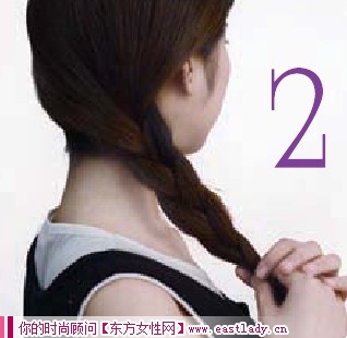 时尚麻花辫式编发 变身清纯可爱学生妹