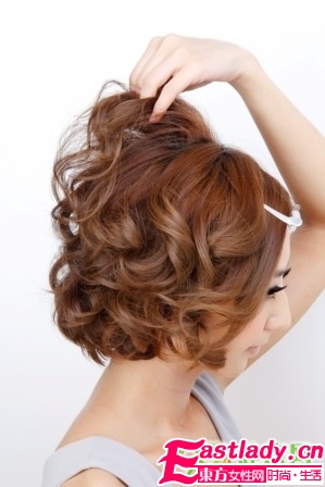 用卷发棒给短发卷发的方法